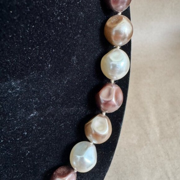 Faux Pearl Multicolour Necklace and Bracelet Set with Magnetic ClOne Sizeure - Picture 3 of 7